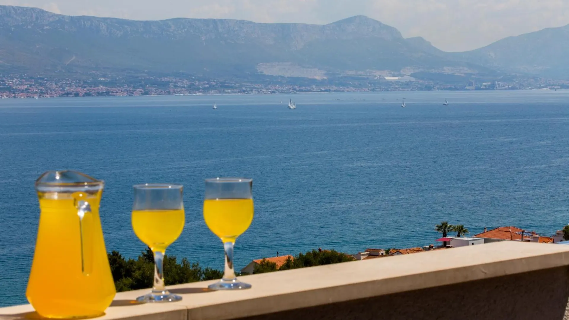 Apartments In Villa Top Trogir