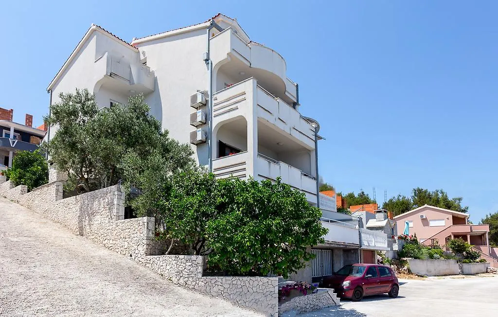 Apartments In Villa Top Trogir