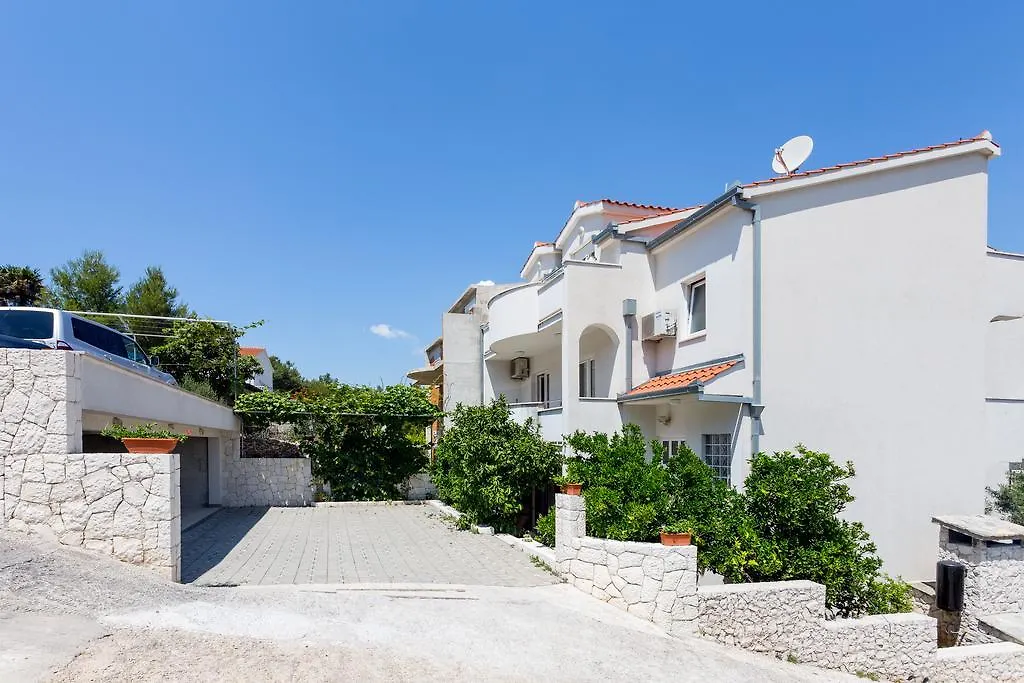 Apartments In Villa Top Trogir