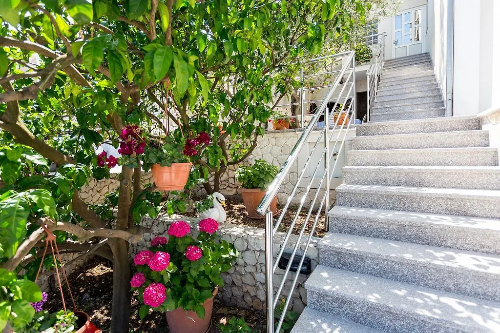 Apartments In Villa Top Trogir 0*,  Croatie