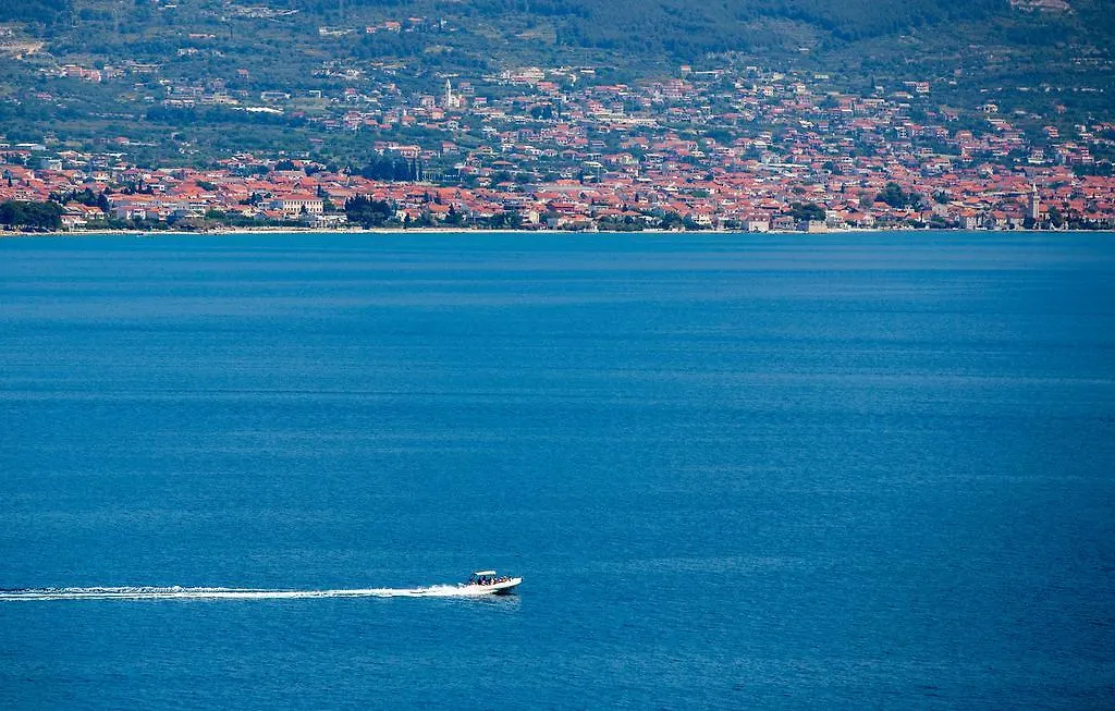 Apartments In Villa Top Trogir