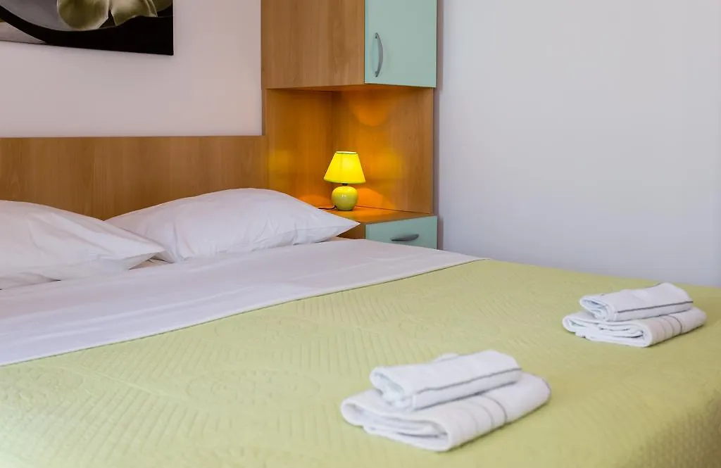 Apartments In Villa Top Trogir 0*,