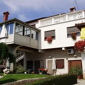 apartments-marija-nada.primorje-gorskikotar.com/