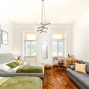 https://double-king-bed-homenetflix-highspeed-wifi.vienna-besthotels.com