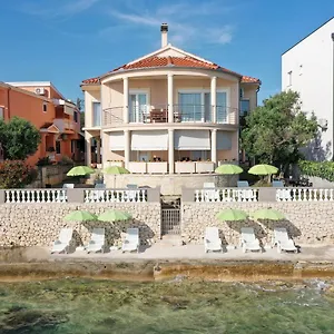 apartments-kiara-bibinje.hotelinzadar.com/