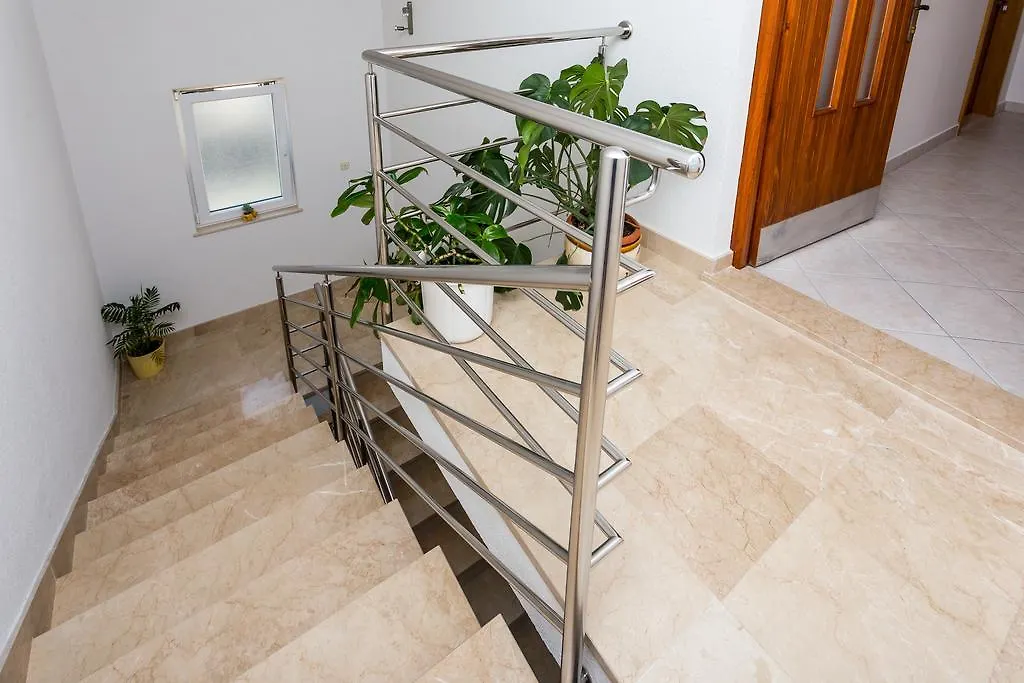 Apartments In Villa Top Trogir